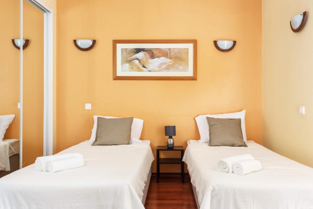 Family Meeting Point - V3 - Faro Villa Luaran gambar